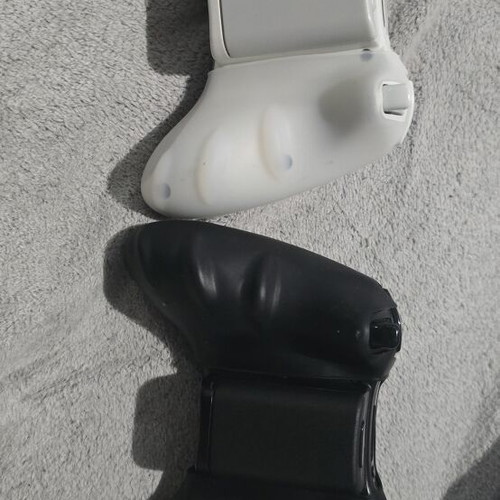 Xbox 360 controllers used with silicone grip case