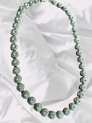 Necklace new with shiny rhinestones, silver color