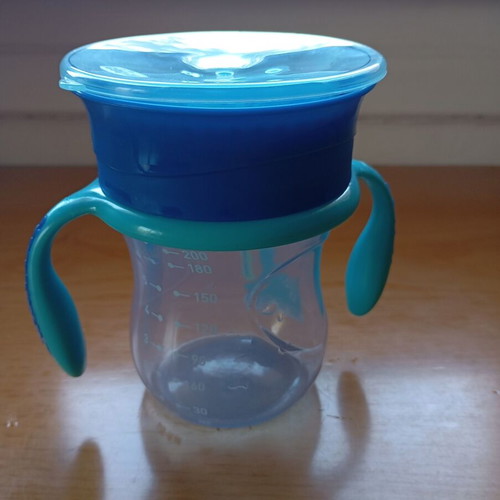 Chicco training cup 200ml 12+ months like new