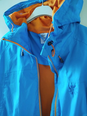 Out Living Splash women's windbreaker rain jacket, size M, blue and orange