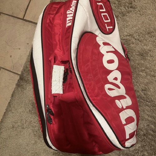 Wilson tennis bag like new with multiple compartments