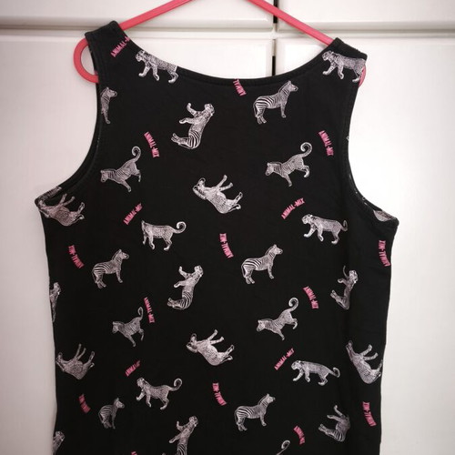Sleeveless shirt here & there size 158-164 like new, black and pink