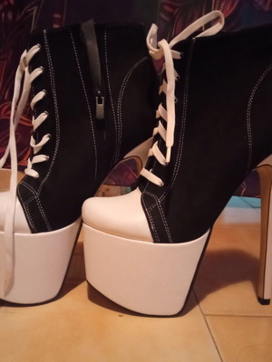 Heeled boots new, size 38, black and white