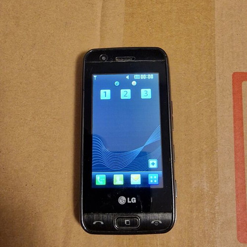 LG phones, two with one battery, one missing stylus