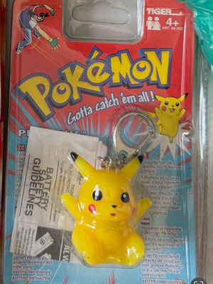 Vintage 1998 Tiger Nintendo Pokémon Pikachu light-up keychain figure like new