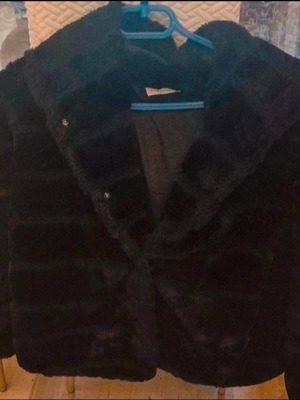 Fur coat with hood like new, black, size S