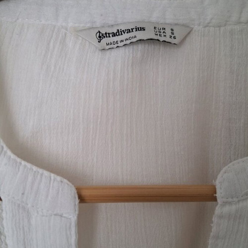 Stradivarius white cotton shirt like new with lace details