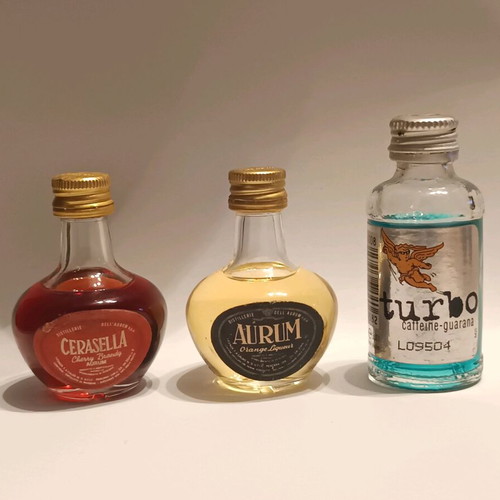 Liqueur miniatures like new, pack of 11 bottles 20ml