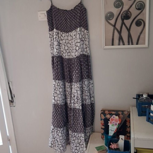 Summer dress used, M/L, white and gray with pattern