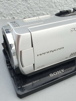 Sony Handycam DCR-SR32 with original docking station, 30GB HDD, Carl Zeiss lens, vintage Y2K