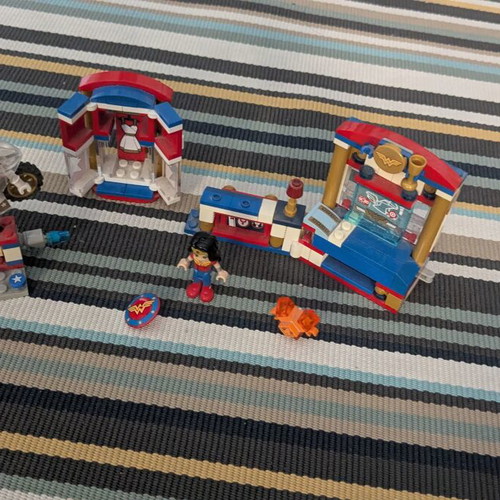 LEGO DC Super Hero Girls 41235 Wonder Woman Dorm Retired