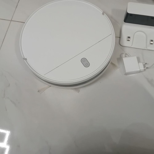 Xiaomi Mi Robot Vacuum-Mop Essential white, like new