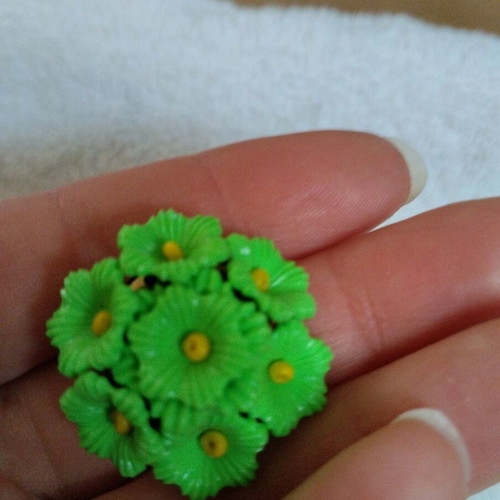 Clip-on earrings new, green, flower shape