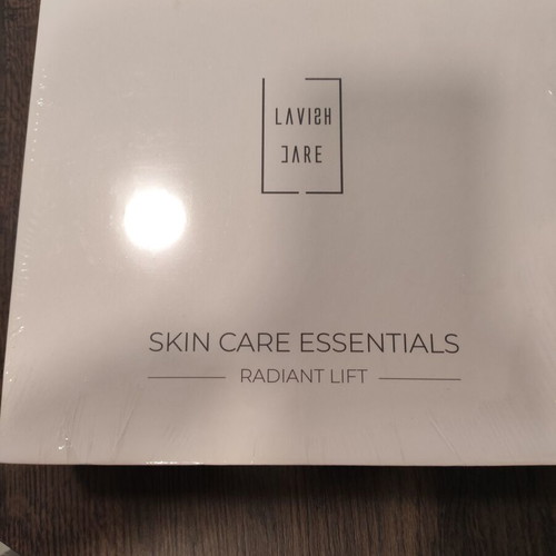 Lavish Care σετ Radiant Lift με Gua Sha