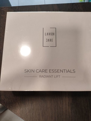 Lavish Care σετ Radiant Lift με Gua Sha