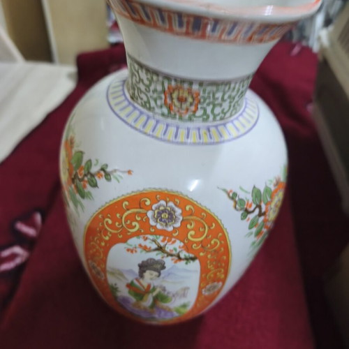 Asian vase with beautiful shades, large size
