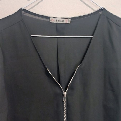 Bershka black blouse with zipper like new, size S