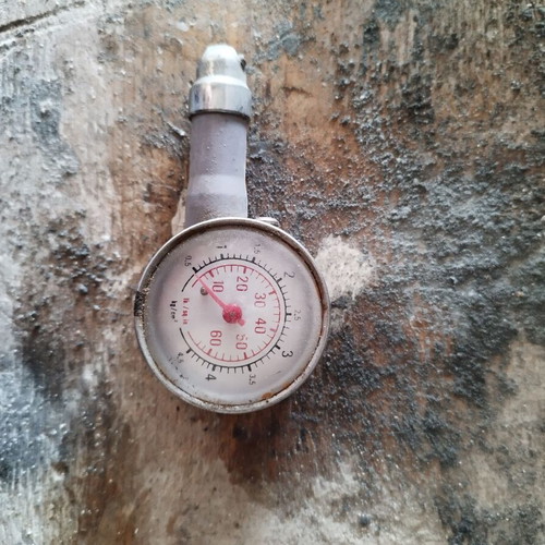 Vintage American Tire Pressure Gauge used, Heavy Duty