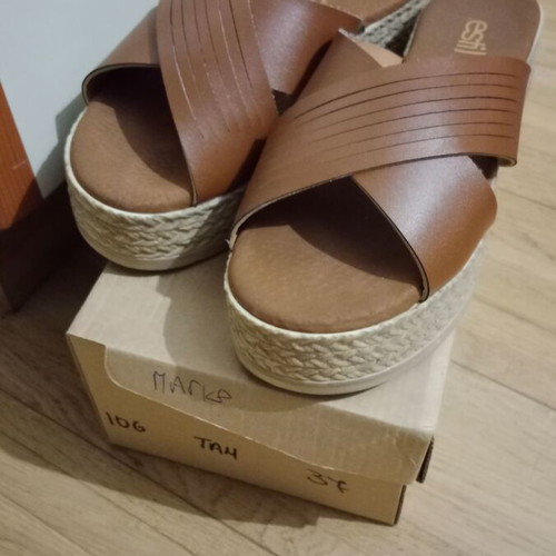Estil leather platform sandals like new, beige and brown, size 37