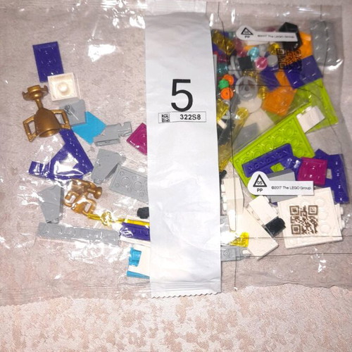 Lego 41352 bag #5 new with race start, awards, and controller