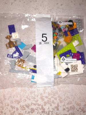 Lego 41352 bag #5 new with race start, awards, and controller