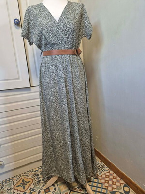 Maxi dress white-green one size with tan belt new