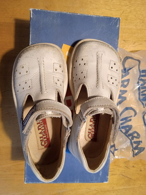 Charm Italian leather beige shoes size 26 used with worn toes