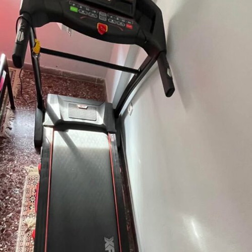 Treadmill with air cushion system like new, foldable with shock absorption