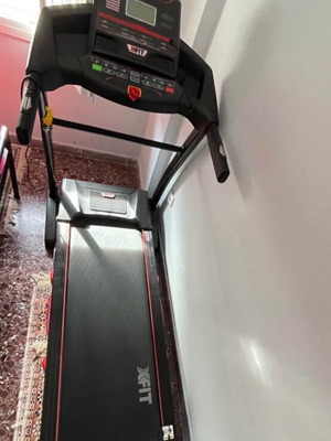 Treadmill with air cushion system like new, foldable with shock absorption