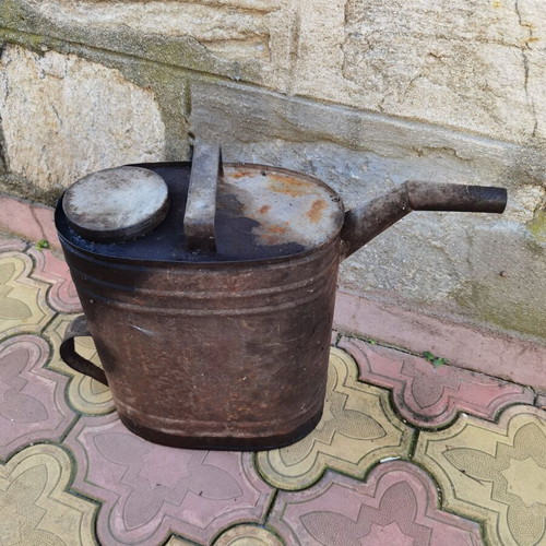 Metal oil can used