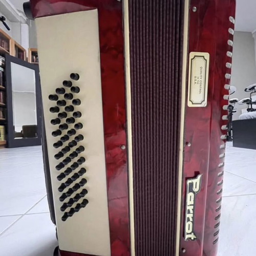 Parrot accordion