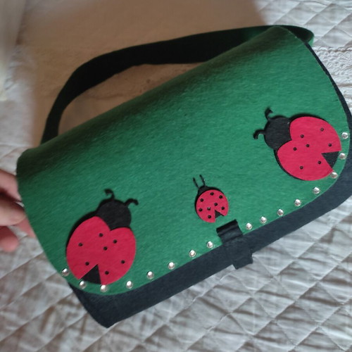 Crossbody bag in black and green felt, no name