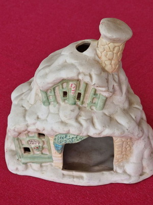 Ceramic house for tealight like new, Christmas decoration