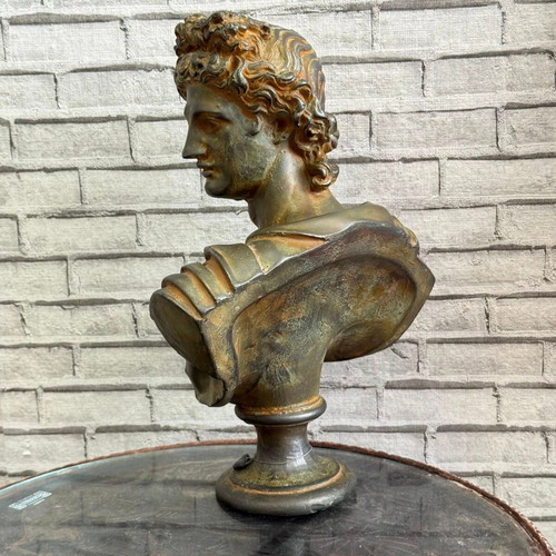 Decorative bust in classic style used with bronze effect