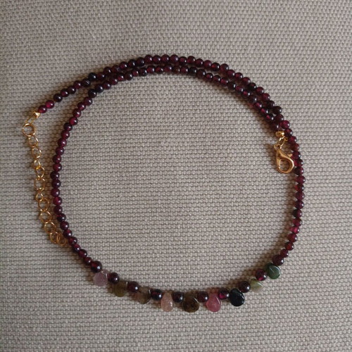 Necklace with granade & tourmaline