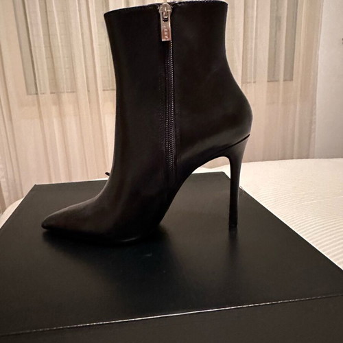 Boots DKNY size 35 black leather new, 10 cm heel