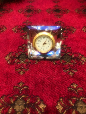 Crystal clock with diamond cut quartz like new