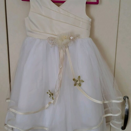 Princess dress for girl 4-5 years like new, ecru color