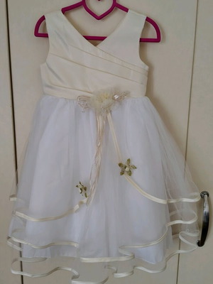 Princess dress for girl 4-5 years like new, ecru color