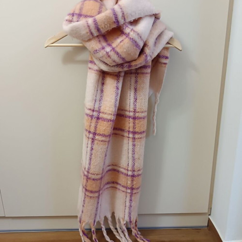 Roxy scarf like new, multicolored