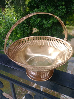 Vintage brass bowl with handle like new