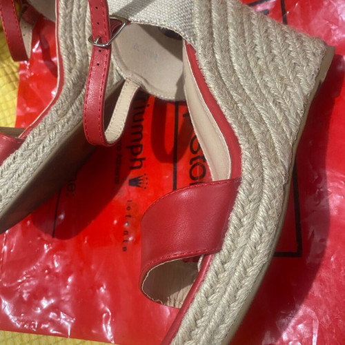 Shoes red platform sandals like new, size 39
