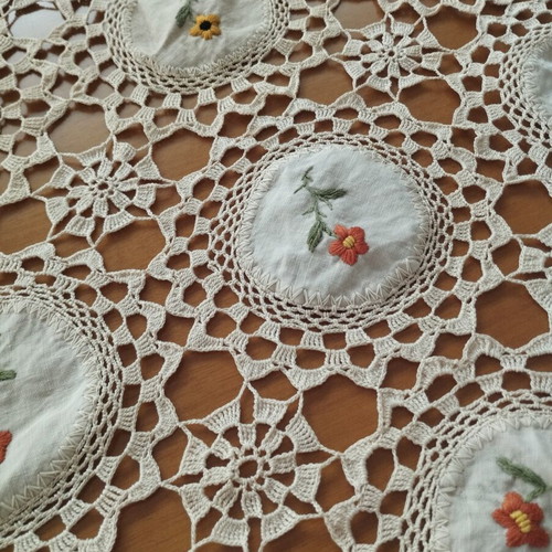 Vintage handmade crochet table linen with embroidered motifs 90x140 cm like new