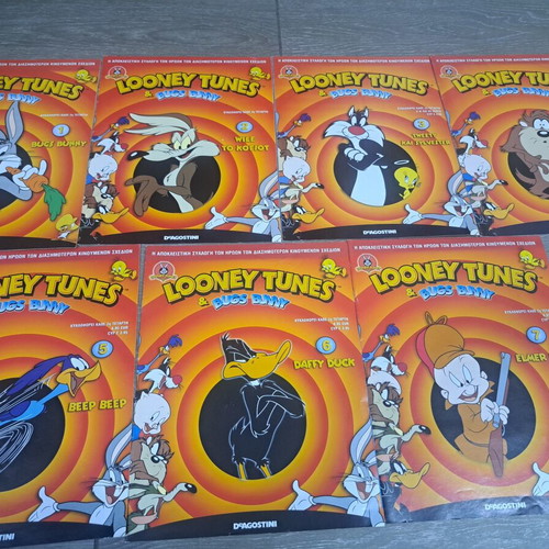 Looney Tunes collectible magazines set of 7 with poster like new