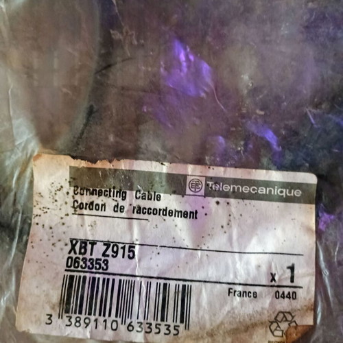 Schneider Electric xbtz915 communication cable new in packaging
