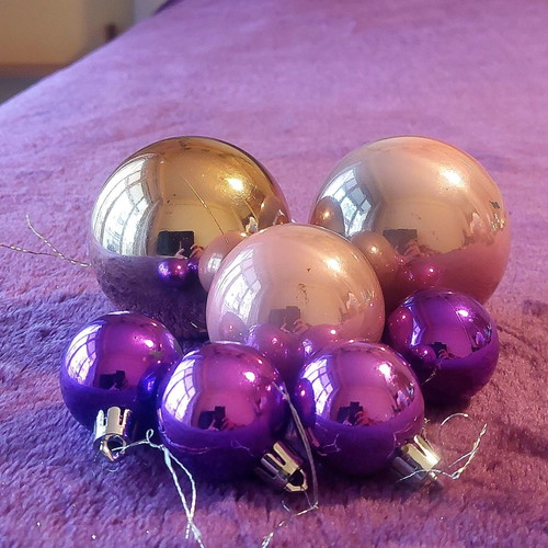 Set of 7 Christmas baubles in purple and pink shades