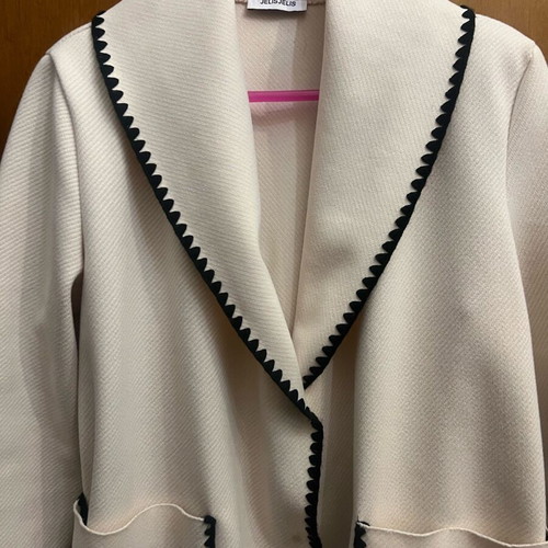 Women's off-white coat like new with belt and pockets
