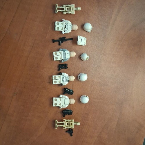 LEGO Star Wars pack of 4 Troopers and 2 Battle Droids
