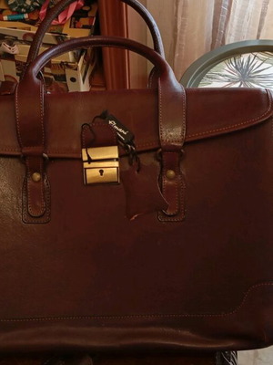 Elmani leather briefcase in like new condition, brown