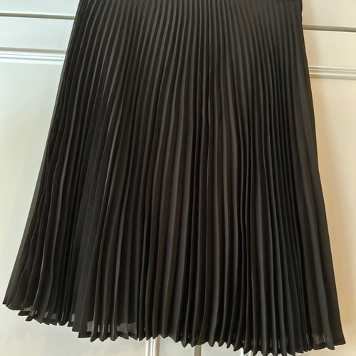 BENETTON pleated thin skirt, with lining, brown color, size 42 (M), thin and lightweight.